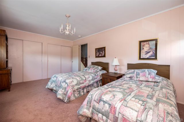 190 W Waukena Avenue, Oceanside, NY 11572