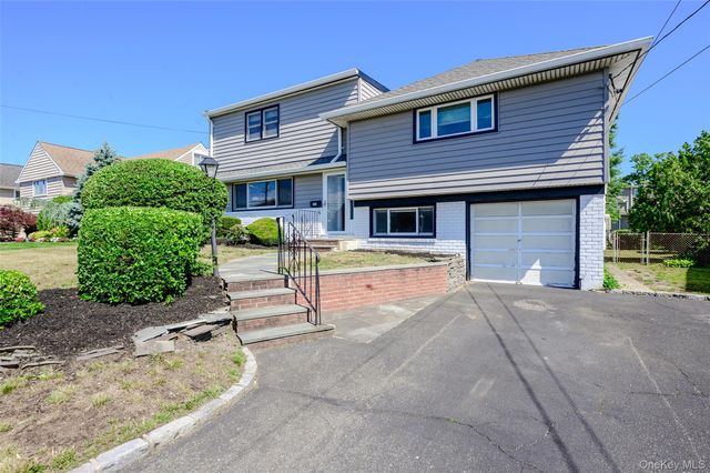 190 W Waukena Avenue, Oceanside, NY 11572