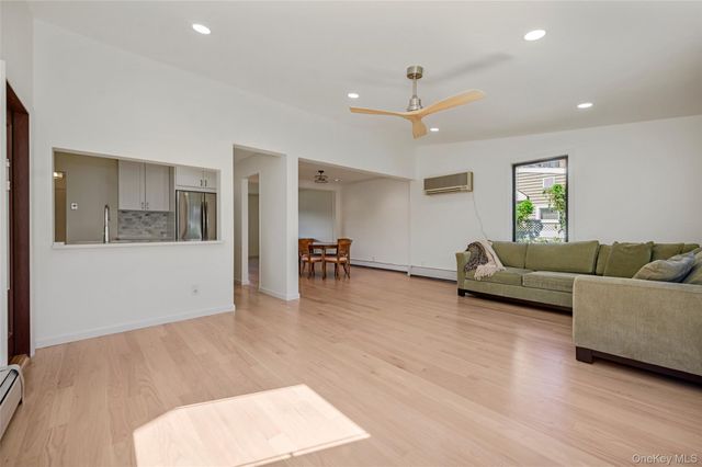 190 W Waukena Avenue, Oceanside, NY 11572