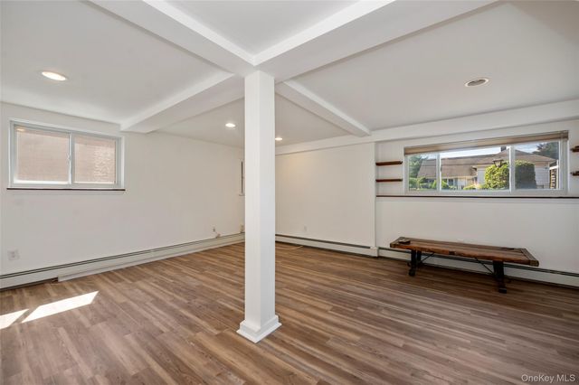 190 W Waukena Avenue, Oceanside, NY 11572