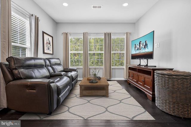 2526 BALDWIN CRES NE, Washington, DC 20018