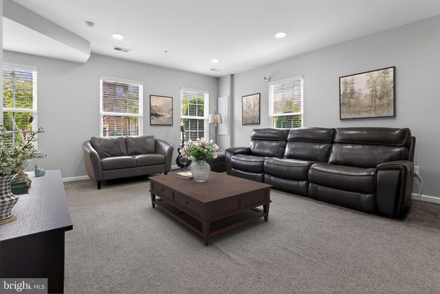 2526 BALDWIN CRES NE, Washington, DC 20018