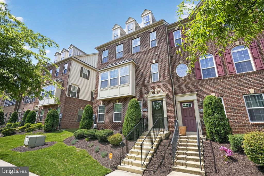 2526 BALDWIN CRES NE, Washington, DC 20018