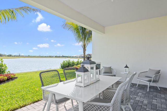 713 SE Fascino Circle, Port St. Lucie, Port St Lucie, FL 34984