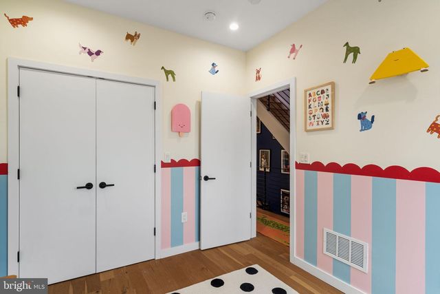 1232 LEOPARD ST, Philadelphia, PA 19125