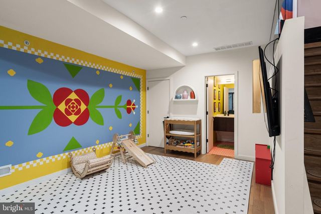 1232 LEOPARD ST, Philadelphia, PA 19125