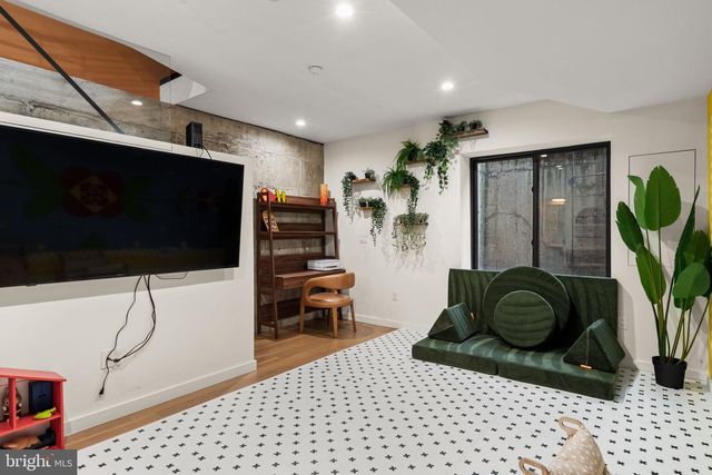 1232 LEOPARD ST, Philadelphia, PA 19125