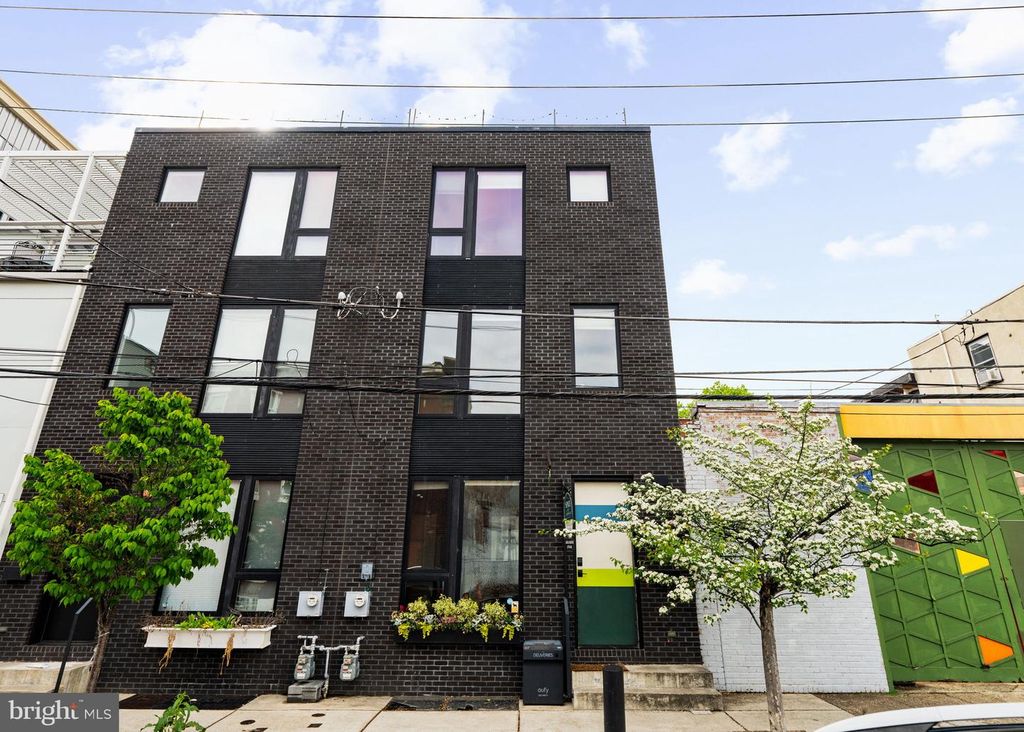 1232 LEOPARD ST, Philadelphia, PA 19125