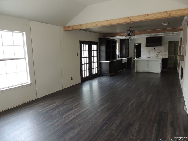 3386 Aragon Dr, San Antonio, TX 78211