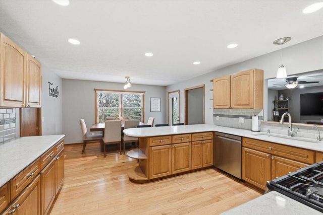 22326 HARBOR Lane, Council Bluffs, IA 51503