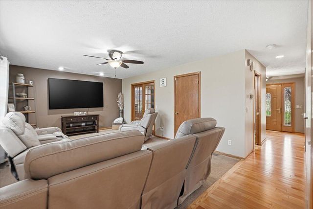 22326 HARBOR Lane, Council Bluffs, IA 51503