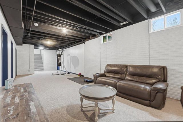 22326 HARBOR Lane, Council Bluffs, IA 51503