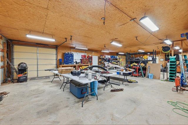 22326 HARBOR Lane, Council Bluffs, IA 51503