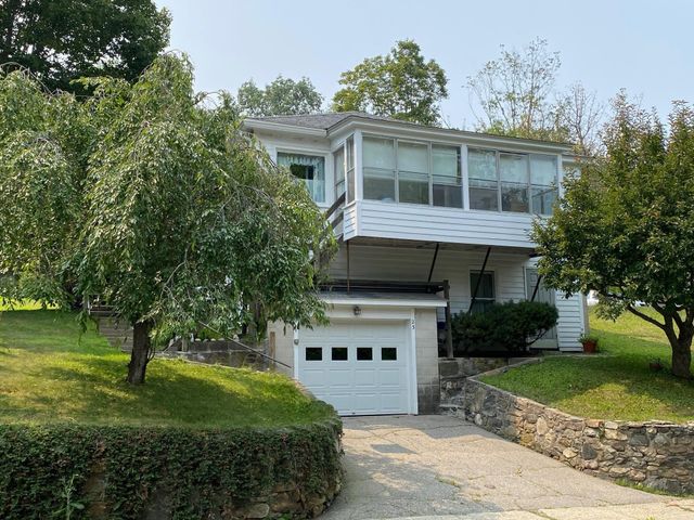 23 Southridge Street, Springfield, VT 05156