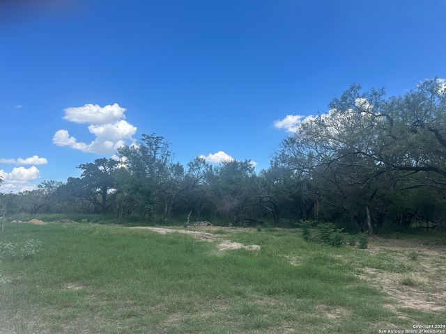 20588 S State Highway 16, Von Ormy, TX 78073
