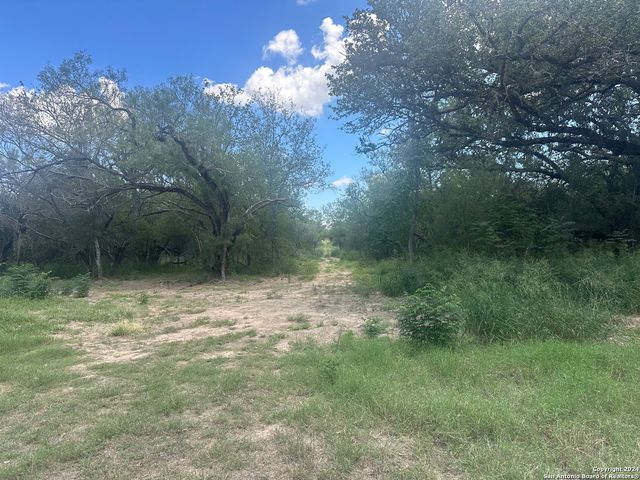 20588 S State Highway 16, Von Ormy, TX 78073