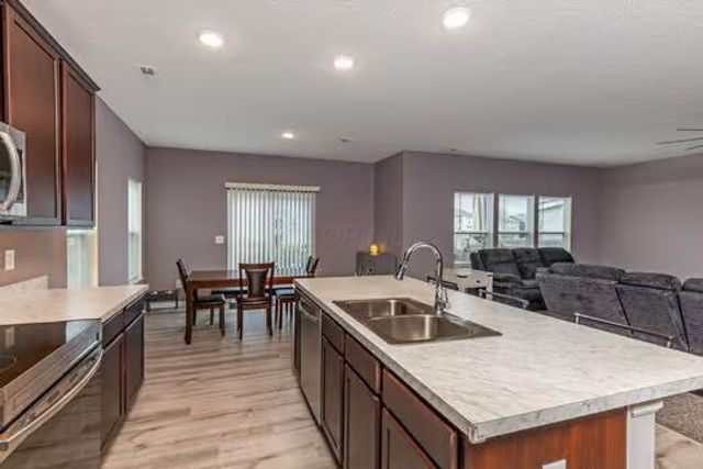 1594 Lewes Castle Drive, Grove City, OH 43123