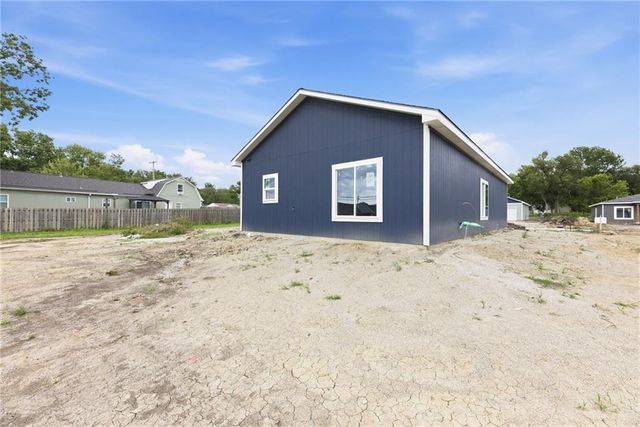 914 5th Street Terrace, Osawatomie, KS 66064