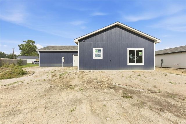 914 5th Street Terrace, Osawatomie, KS 66064