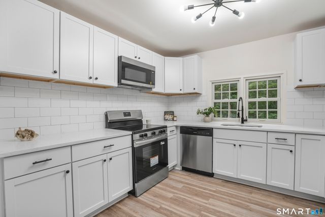 49 Old Middle Road, Brookfield, CT 06804