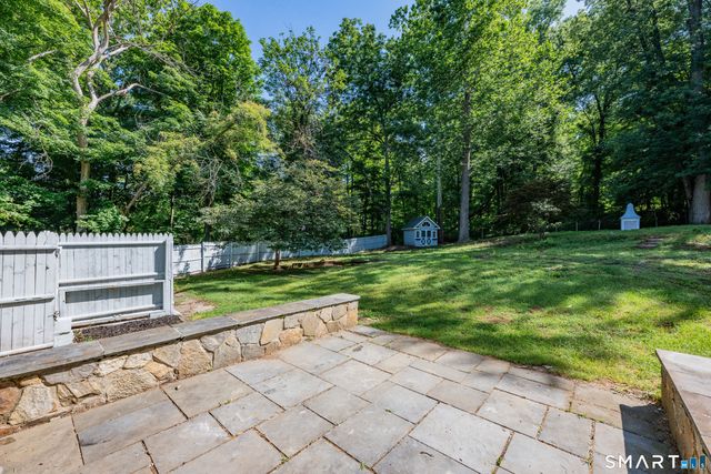 49 Old Middle Road, Brookfield, CT 06804