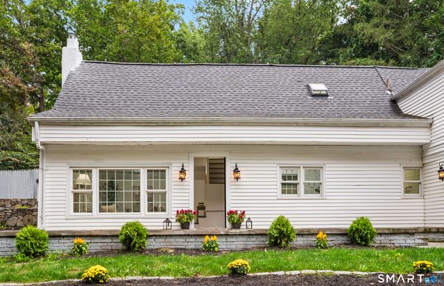 49 Old Middle Road, Brookfield, CT 06804