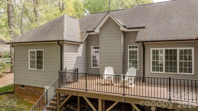 7867 Golf Course Drive N, Denver, NC 28037