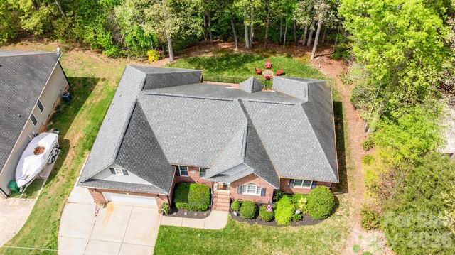 7867 Golf Course Drive N, Denver, NC 28037