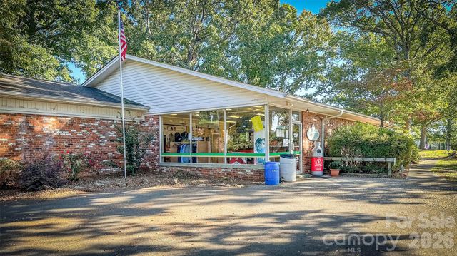 7867 Golf Course Drive N, Denver, NC 28037