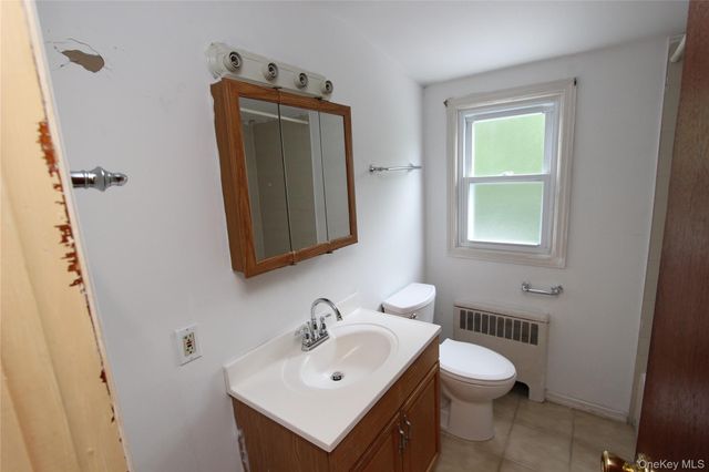 42 5th Avenue S, Huntington Station, NY 11746