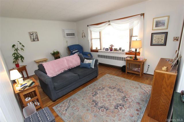 42 5th Avenue S, Huntington Station, NY 11746