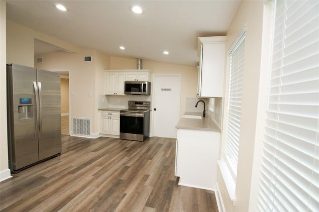 4501 Westwood Lane, Manvel, TX 77578