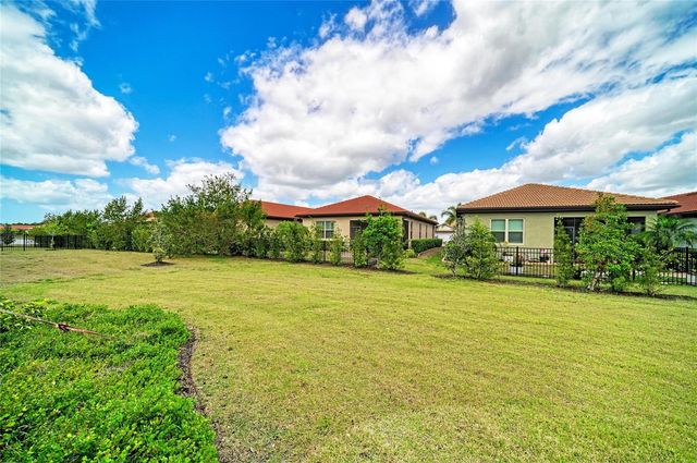 564 MARAVIYA BOULEVARD, Nokomis, FL 34275