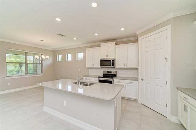 564 MARAVIYA BOULEVARD, Nokomis, FL 34275