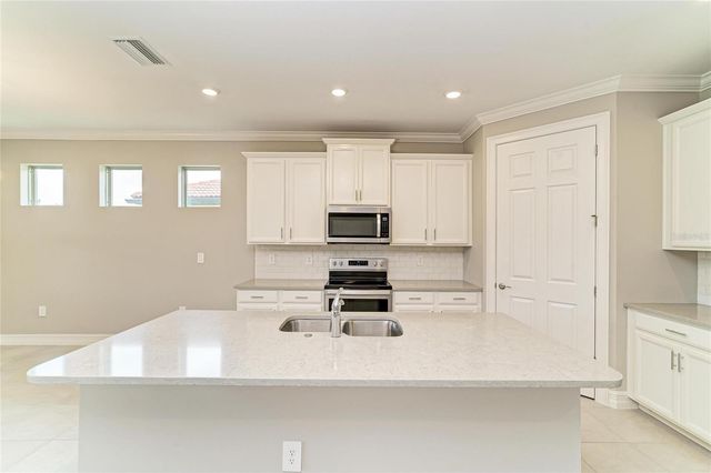 564 MARAVIYA BOULEVARD, Nokomis, FL 34275