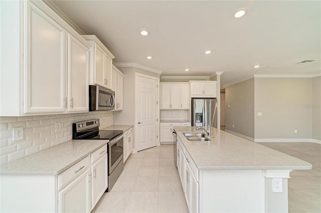 564 MARAVIYA BOULEVARD, Nokomis, FL 34275