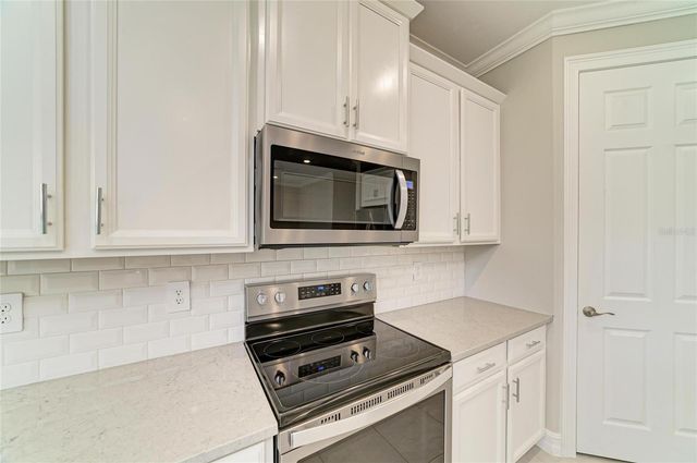 564 MARAVIYA BOULEVARD, Nokomis, FL 34275