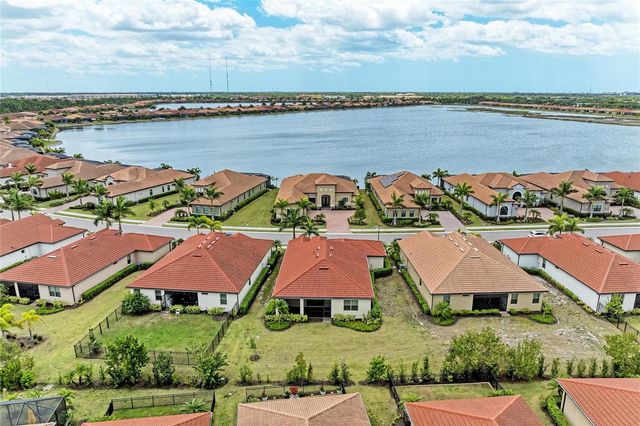 564 MARAVIYA BOULEVARD, Nokomis, FL 34275