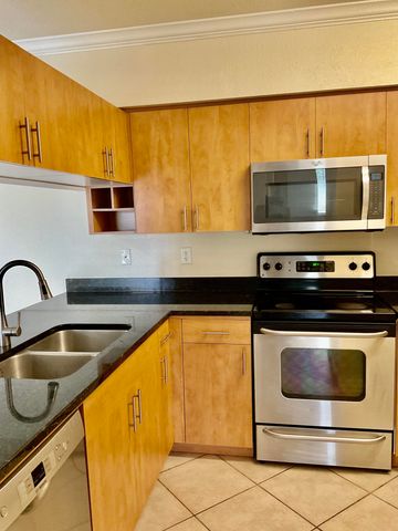 6418 Emerald Dunes Drive 305, West Palm Beach, FL 33411