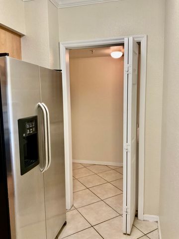 6418 Emerald Dunes Drive 305, West Palm Beach, FL 33411