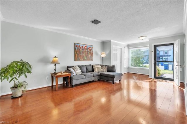 4022 Roebling LN, Virginia Beach, VA 23452