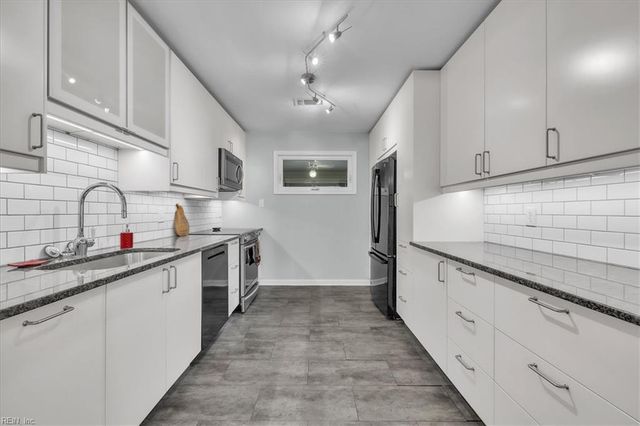 4022 Roebling LN, Virginia Beach, VA 23452