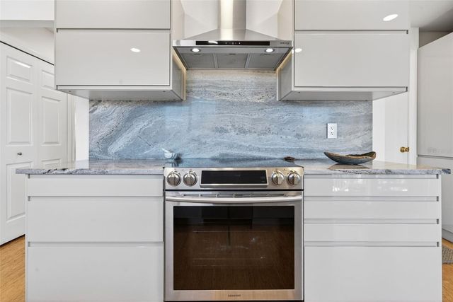 504 BAYVIEW PARKWAY, Nokomis, FL 34275