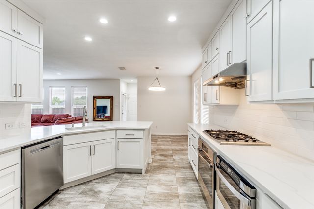 1502 Angel Falls Drive, Frisco, TX 75036