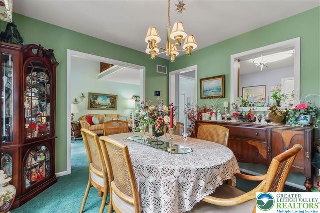3244 Oakland Square Drive, Bethlehem Twp, PA 18020