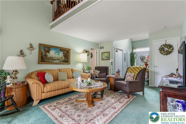 3244 Oakland Square Drive, Bethlehem Twp, PA 18020