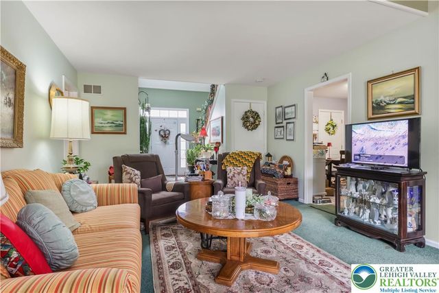 3244 Oakland Square Drive, Bethlehem Twp, PA 18020