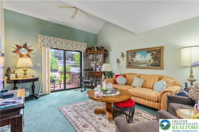 3244 Oakland Square Drive, Bethlehem Twp, PA 18020