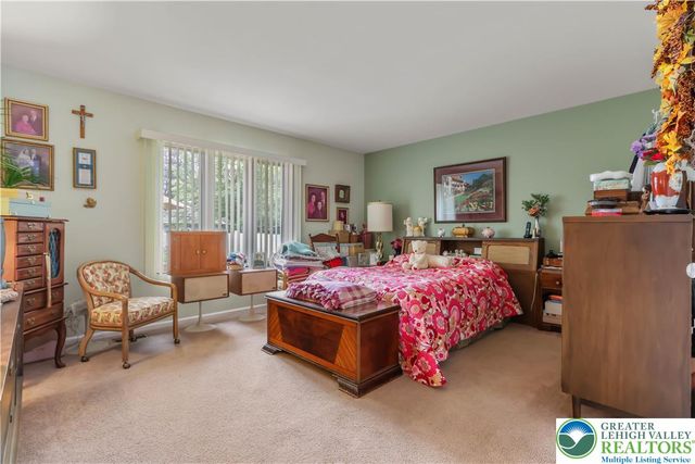 3244 Oakland Square Drive, Bethlehem Twp, PA 18020