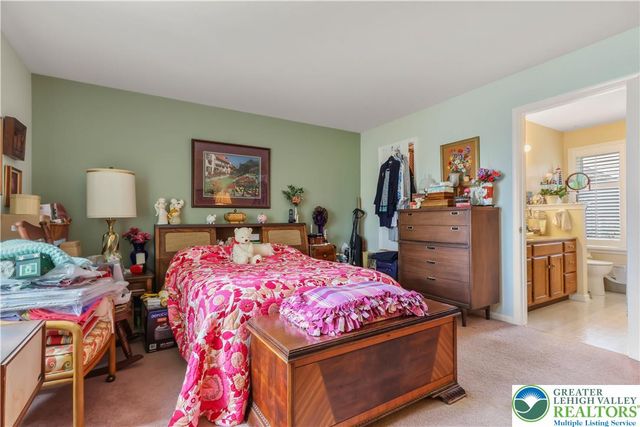 3244 Oakland Square Drive, Bethlehem Twp, PA 18020